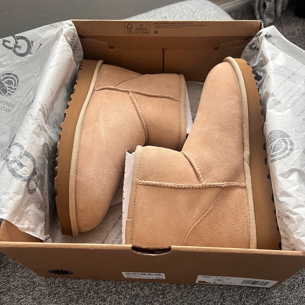UGG Classic mini
